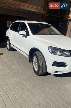 Внедорожник / Кроссовер Volkswagen Touareg 2013 в 