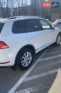 Внедорожник / Кроссовер Volkswagen Touareg 2013 в 