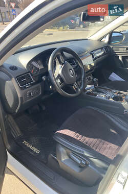 Внедорожник / Кроссовер Volkswagen Touareg 2013 в 
