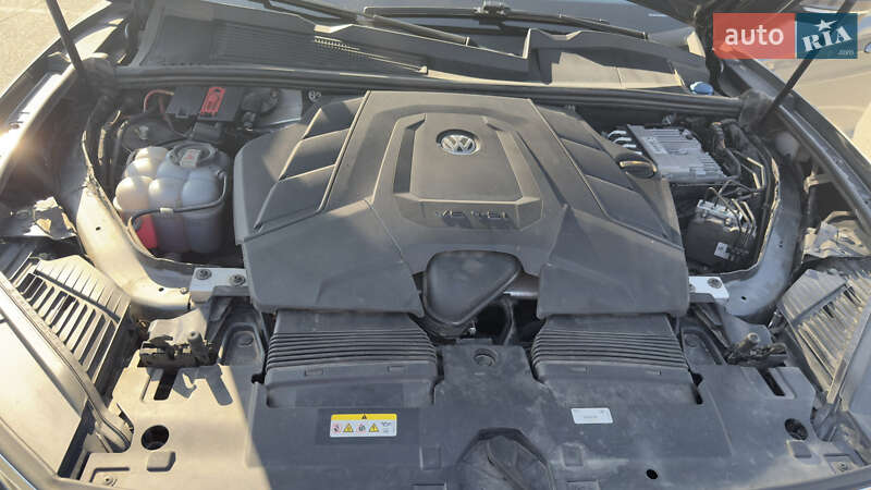 Позашляховик / Кросовер Volkswagen Touareg 2020 в Броварах