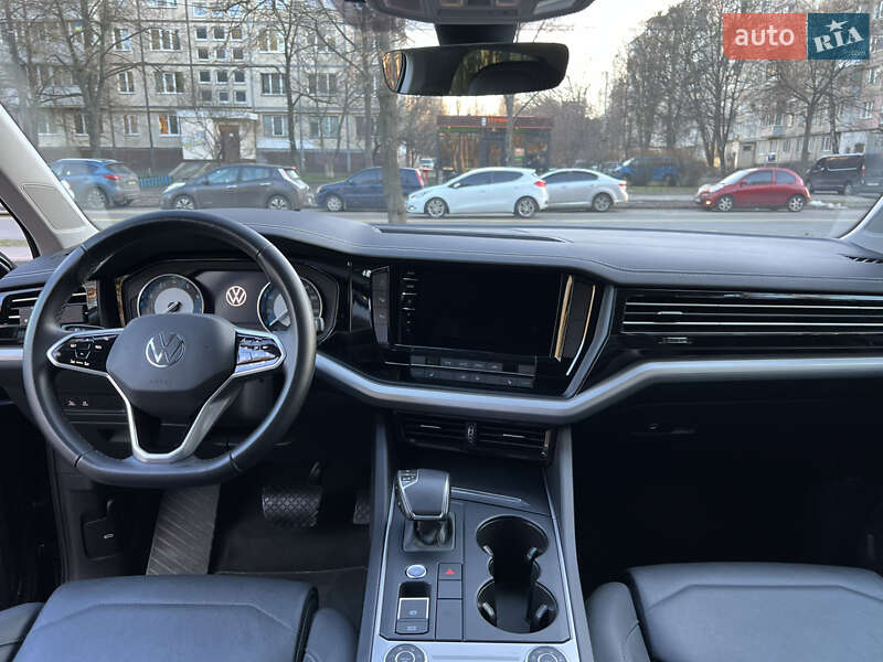 Позашляховик / Кросовер Volkswagen Touareg 2020 в Києві