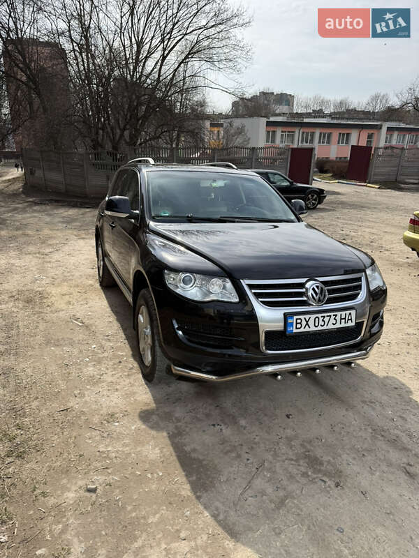 Внедорожник / Кроссовер Volkswagen Touareg 2007 в Хмельницком