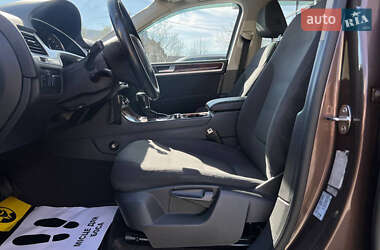 Внедорожник / Кроссовер Volkswagen Touareg 2013 в 