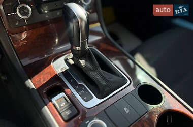 Внедорожник / Кроссовер Volkswagen Touareg 2013 в 