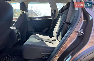 Внедорожник / Кроссовер Volkswagen Touareg 2013 в 