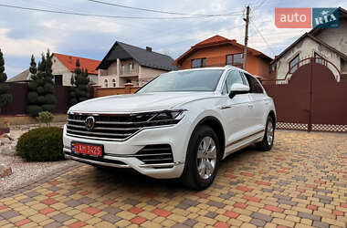 Внедорожник / Кроссовер Volkswagen Touareg 2019 в Мукачево