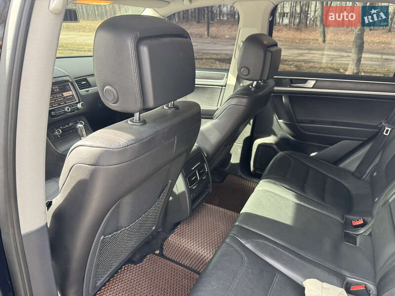 Позашляховик / Кросовер Volkswagen Touareg 2012 в Запоріжжі
