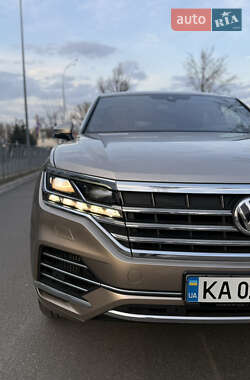 Позашляховик / Кросовер Volkswagen Touareg 2018 в 