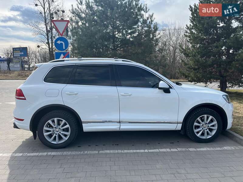 Внедорожник / Кроссовер Volkswagen Touareg 2012 в Хмельницком