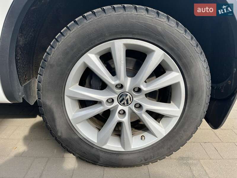 Внедорожник / Кроссовер Volkswagen Touareg 2012 в Хмельницком