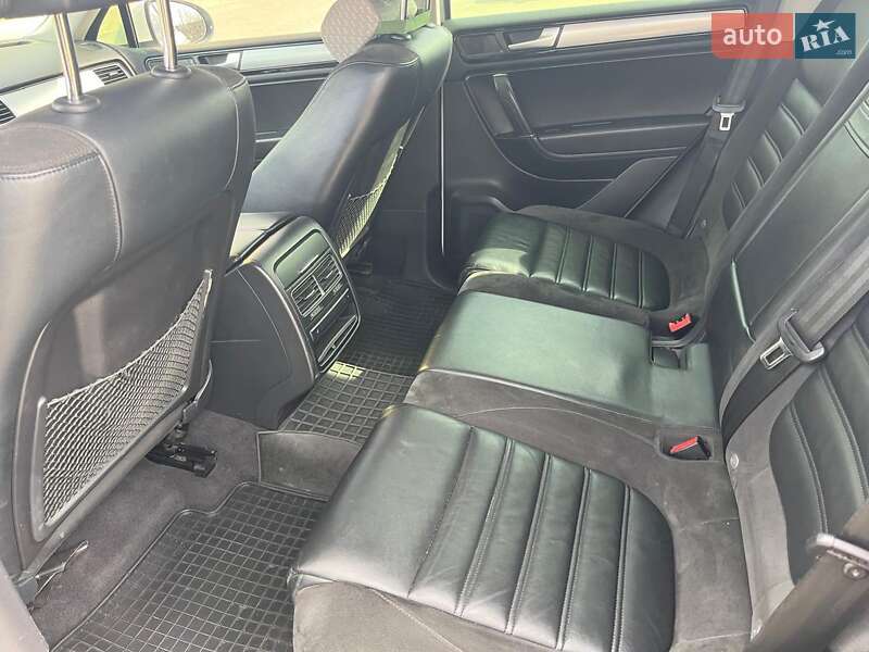 Внедорожник / Кроссовер Volkswagen Touareg 2012 в Хмельницком