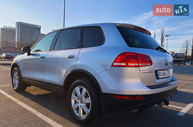 Внедорожник / Кроссовер Volkswagen Touareg 2011 в 