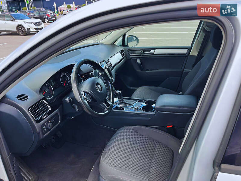 Позашляховик / Кросовер Volkswagen Touareg 2011 в Києві