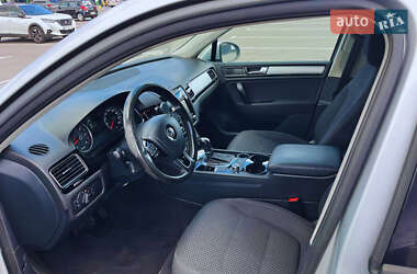 Внедорожник / Кроссовер Volkswagen Touareg 2011 в 