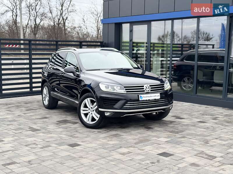 Позашляховик / Кросовер Volkswagen Touareg 2017 в Рівному