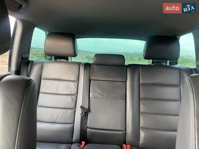 Внедорожник / Кроссовер Volkswagen Touareg 2006 в Новояворовске