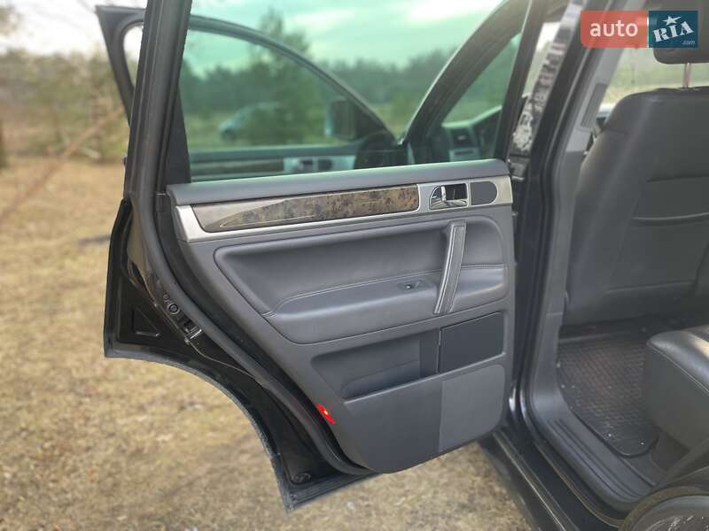 Внедорожник / Кроссовер Volkswagen Touareg 2006 в Новояворовске