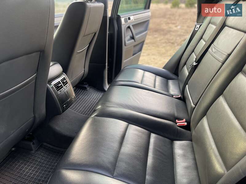 Внедорожник / Кроссовер Volkswagen Touareg 2006 в Новояворовске