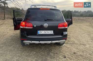 Внедорожник / Кроссовер Volkswagen Touareg 2006 в Новояворовске