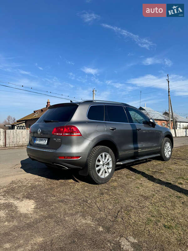 Позашляховик / Кросовер Volkswagen Touareg 2011 в Котельві