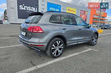 Внедорожник / Кроссовер Volkswagen Touareg 2015 в Черновцах