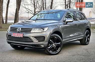 Внедорожник / Кроссовер Volkswagen Touareg 2017 в Киеве