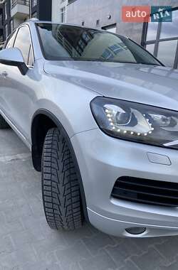 Позашляховик / Кросовер Volkswagen Touareg 2012 в 