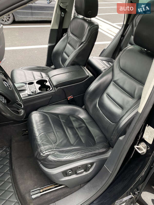 Внедорожник / Кроссовер Volkswagen Touareg 2011 в Ивано-Франковске