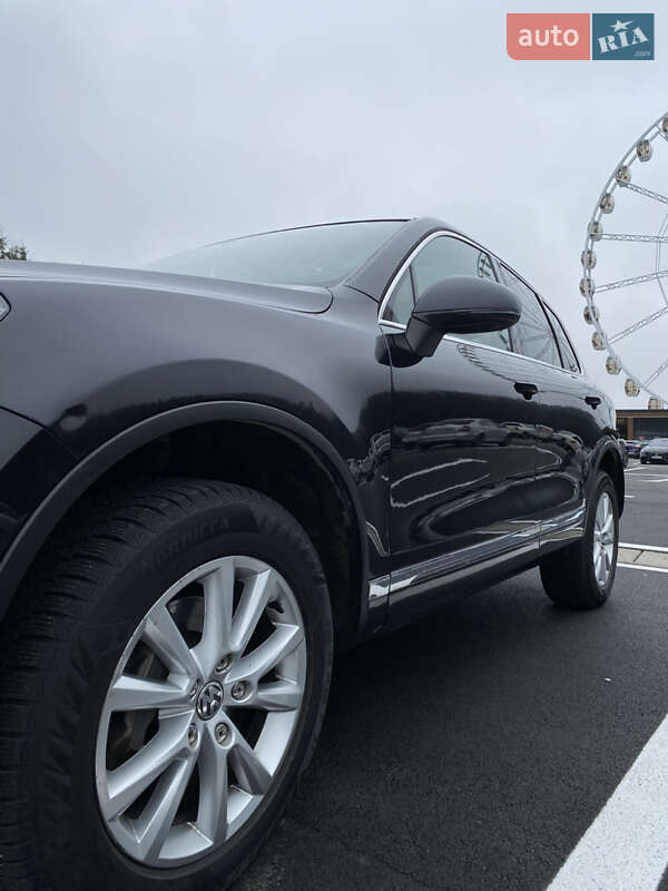 Внедорожник / Кроссовер Volkswagen Touareg 2011 в Ивано-Франковске