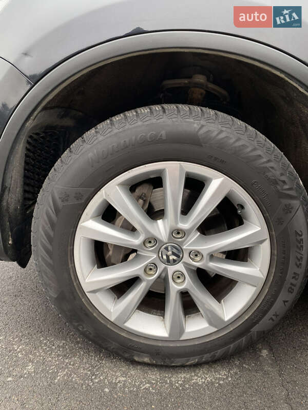 Внедорожник / Кроссовер Volkswagen Touareg 2011 в Ивано-Франковске
