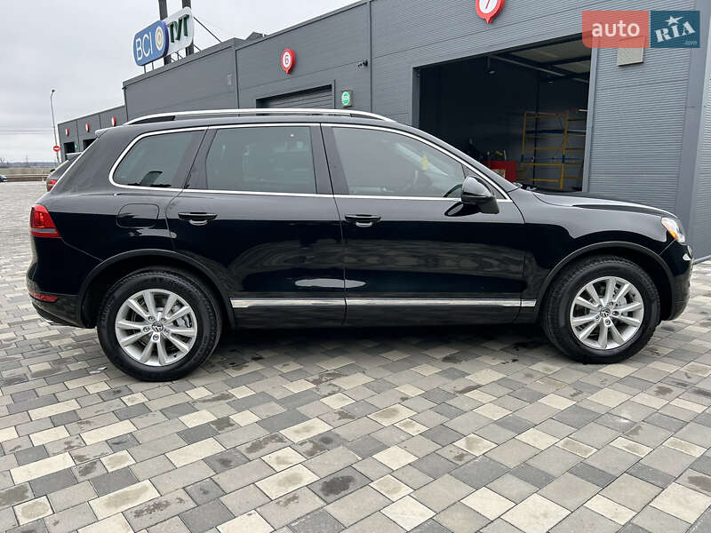 Внедорожник / Кроссовер Volkswagen Touareg 2013 в Полтаве