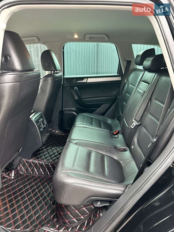 Внедорожник / Кроссовер Volkswagen Touareg 2013 в Полтаве