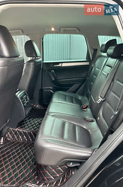 Внедорожник / Кроссовер Volkswagen Touareg 2013 в 