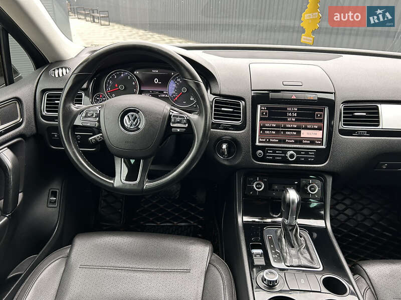 Внедорожник / Кроссовер Volkswagen Touareg 2013 в Полтаве