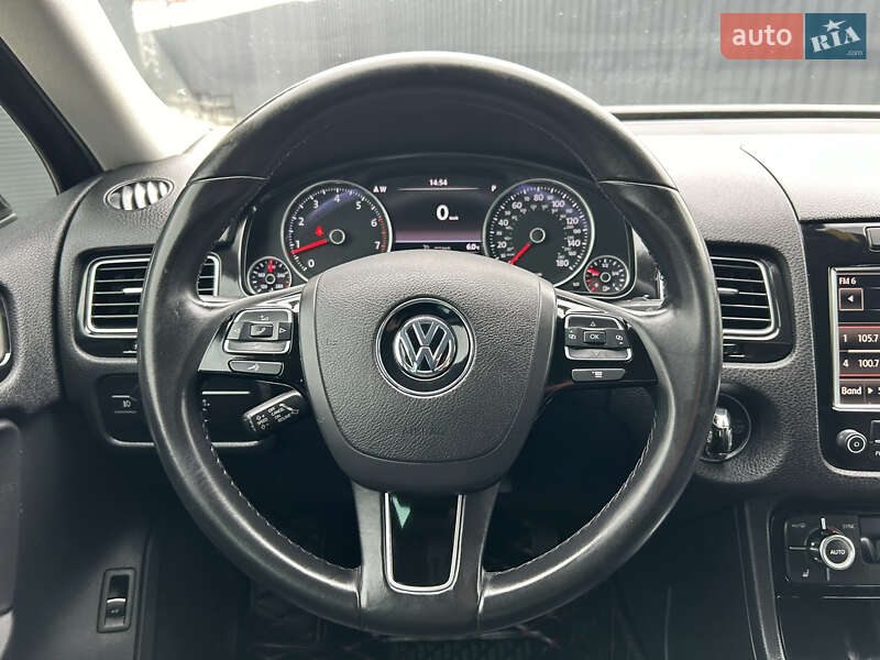 Внедорожник / Кроссовер Volkswagen Touareg 2013 в Полтаве