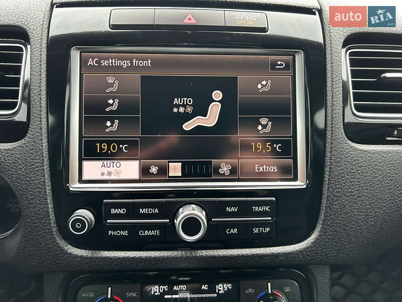 Внедорожник / Кроссовер Volkswagen Touareg 2013 в Полтаве