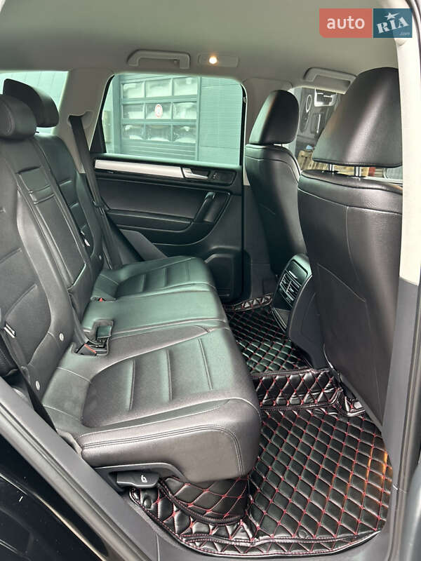 Внедорожник / Кроссовер Volkswagen Touareg 2013 в Полтаве