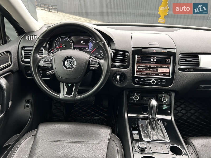 Внедорожник / Кроссовер Volkswagen Touareg 2013 в Полтаве
