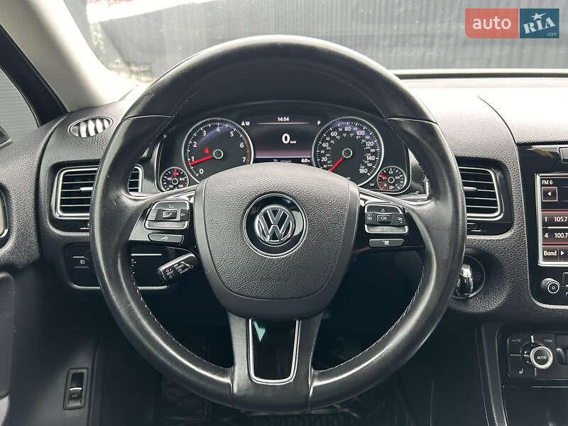 Внедорожник / Кроссовер Volkswagen Touareg 2013 в Полтаве