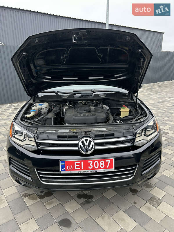 Внедорожник / Кроссовер Volkswagen Touareg 2013 в Полтаве