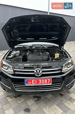 Внедорожник / Кроссовер Volkswagen Touareg 2013 в 