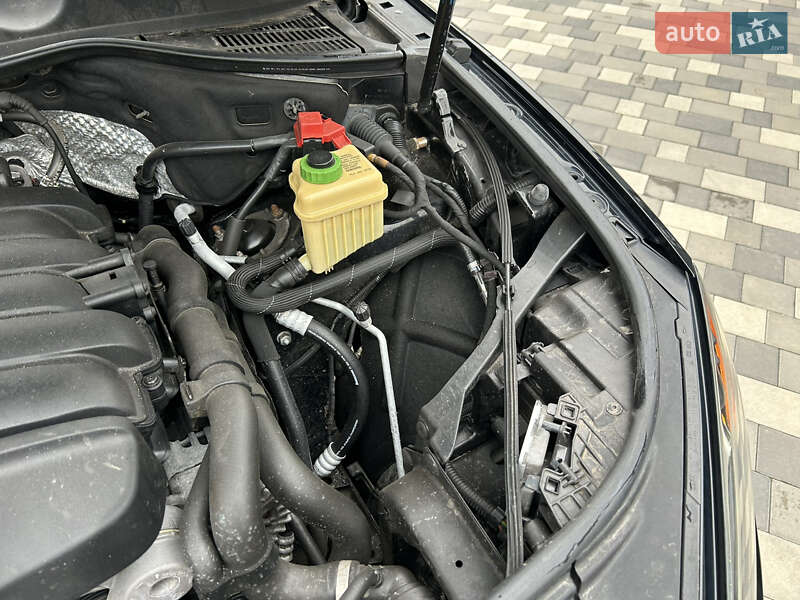 Внедорожник / Кроссовер Volkswagen Touareg 2013 в Полтаве