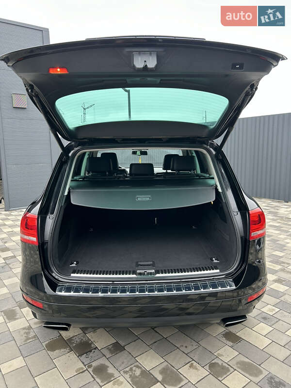 Внедорожник / Кроссовер Volkswagen Touareg 2013 в Полтаве