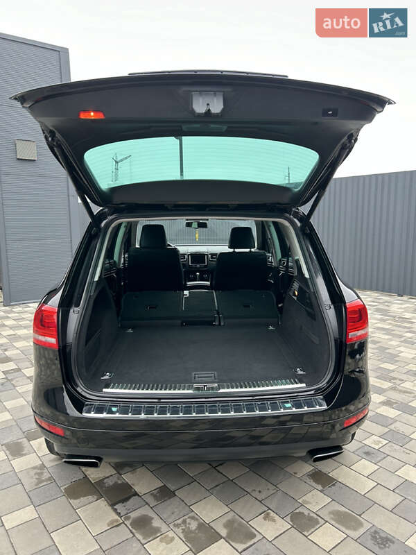 Внедорожник / Кроссовер Volkswagen Touareg 2013 в Полтаве