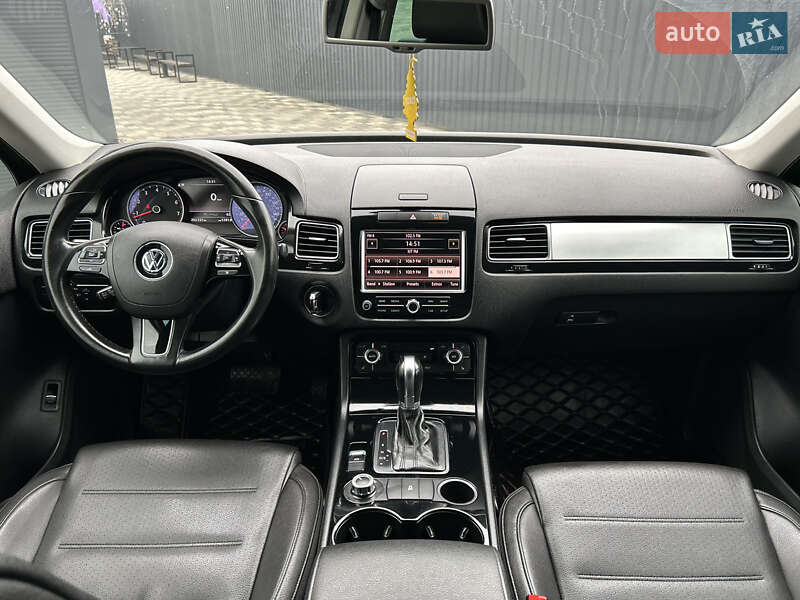 Внедорожник / Кроссовер Volkswagen Touareg 2013 в Полтаве