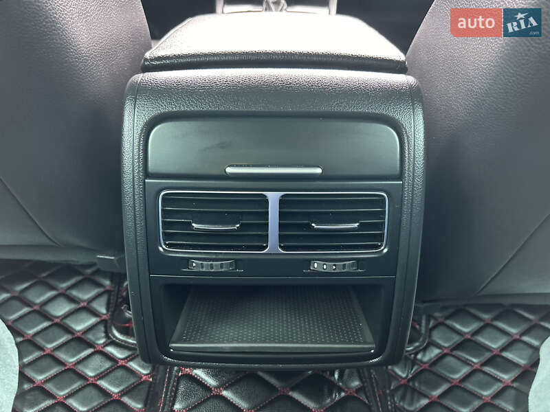 Внедорожник / Кроссовер Volkswagen Touareg 2013 в Полтаве