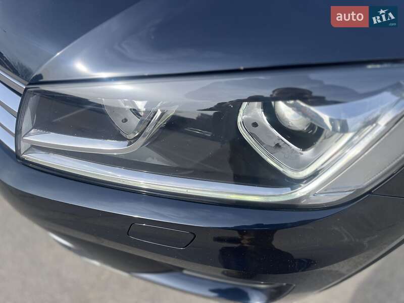Позашляховик / Кросовер Volkswagen Touareg 2015 в Запоріжжі