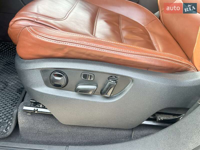 Позашляховик / Кросовер Volkswagen Touareg 2015 в Запоріжжі