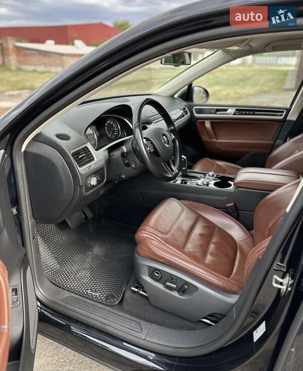 Позашляховик / Кросовер Volkswagen Touareg 2015 в Запоріжжі