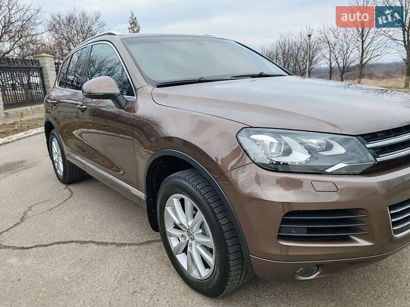 Внедорожник / Кроссовер Volkswagen Touareg 2013 в Харькове